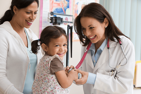 Little girl at the doctor